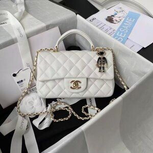Classic CHANEL Bag: A Stylish and Versatile Choice for Elegance